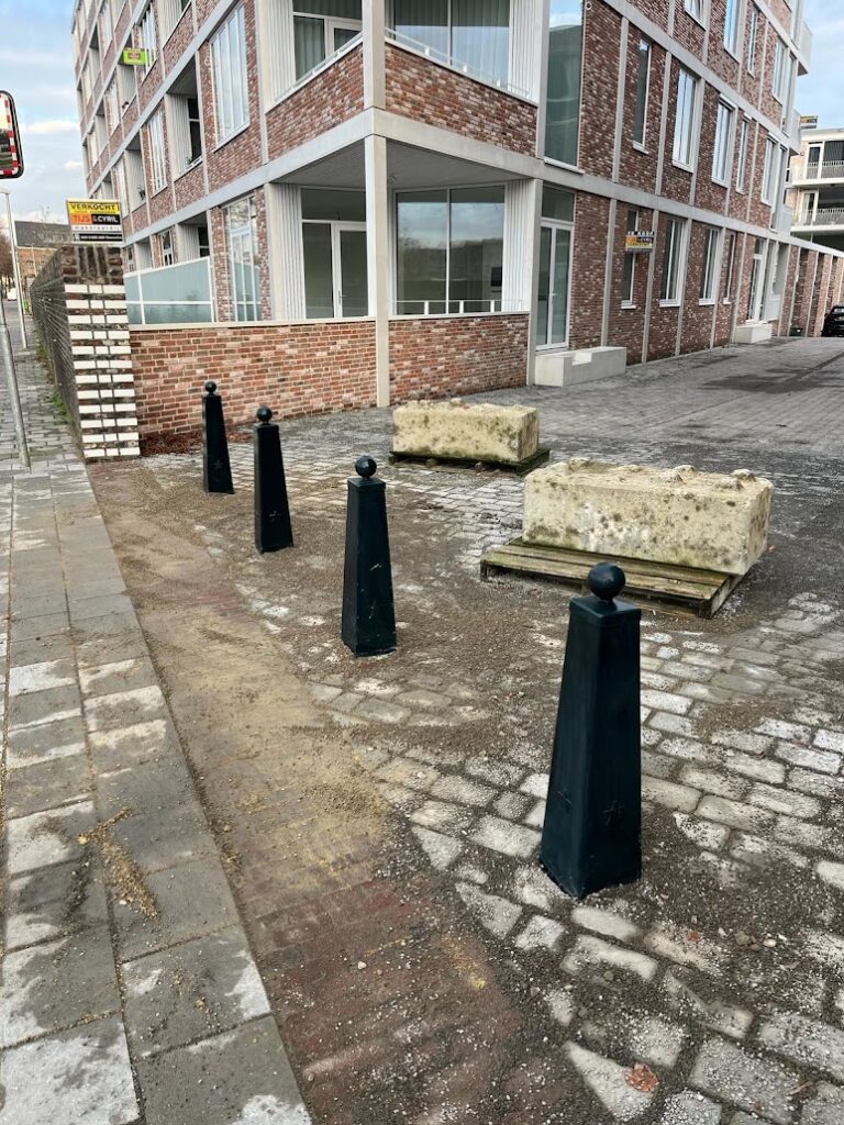 verkeerspalen-geplaatst-C Hurkmans Grondwerken